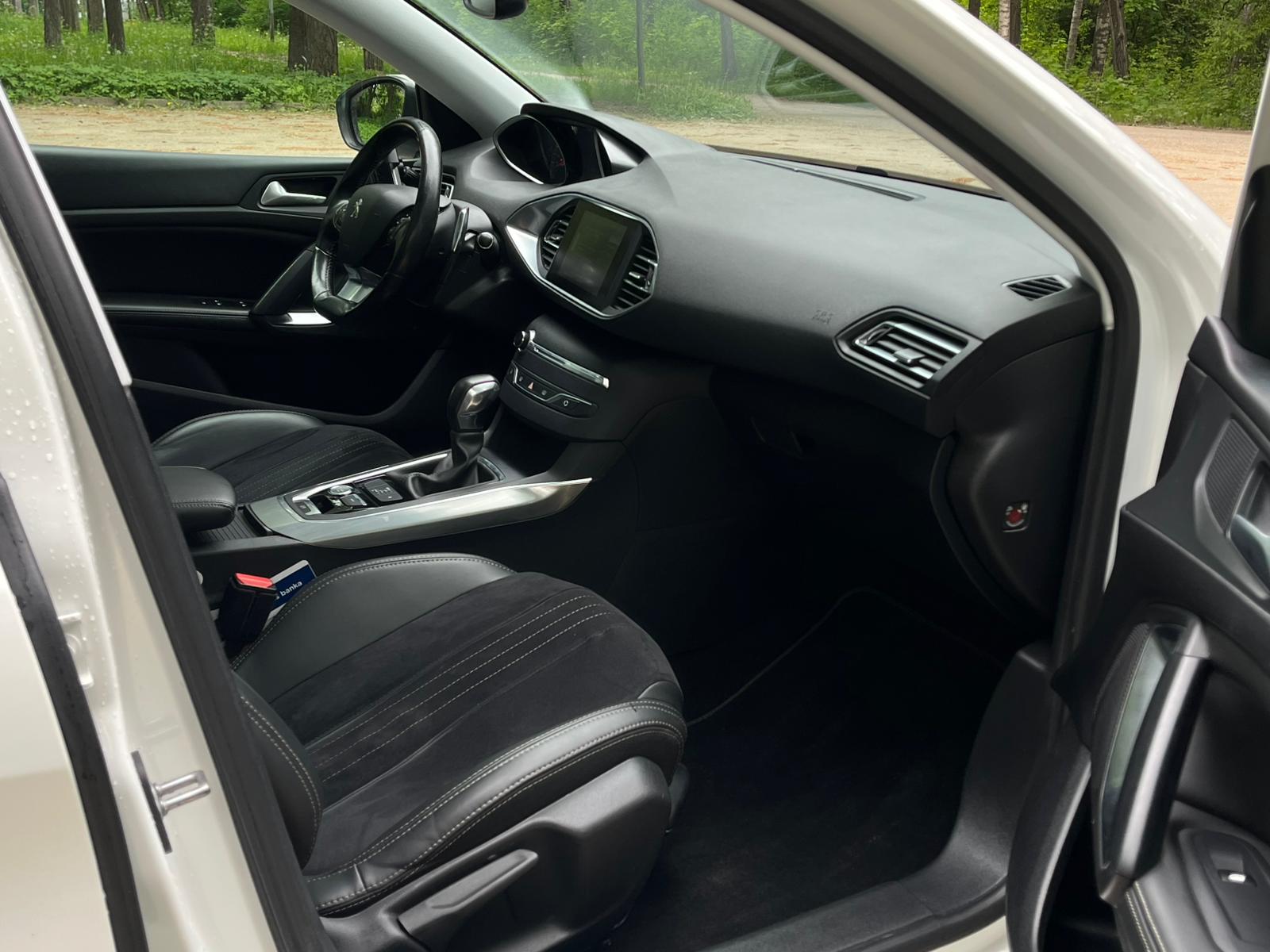 PEUGEOT 308