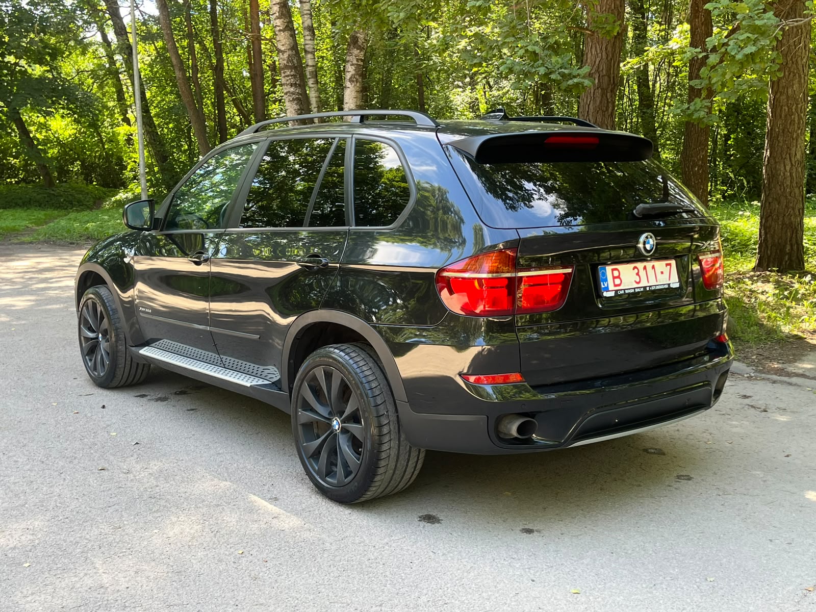 BMW X5 7-VIETAS