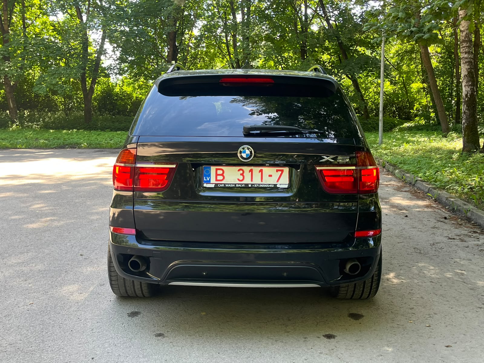 BMW X5 7-VIETAS