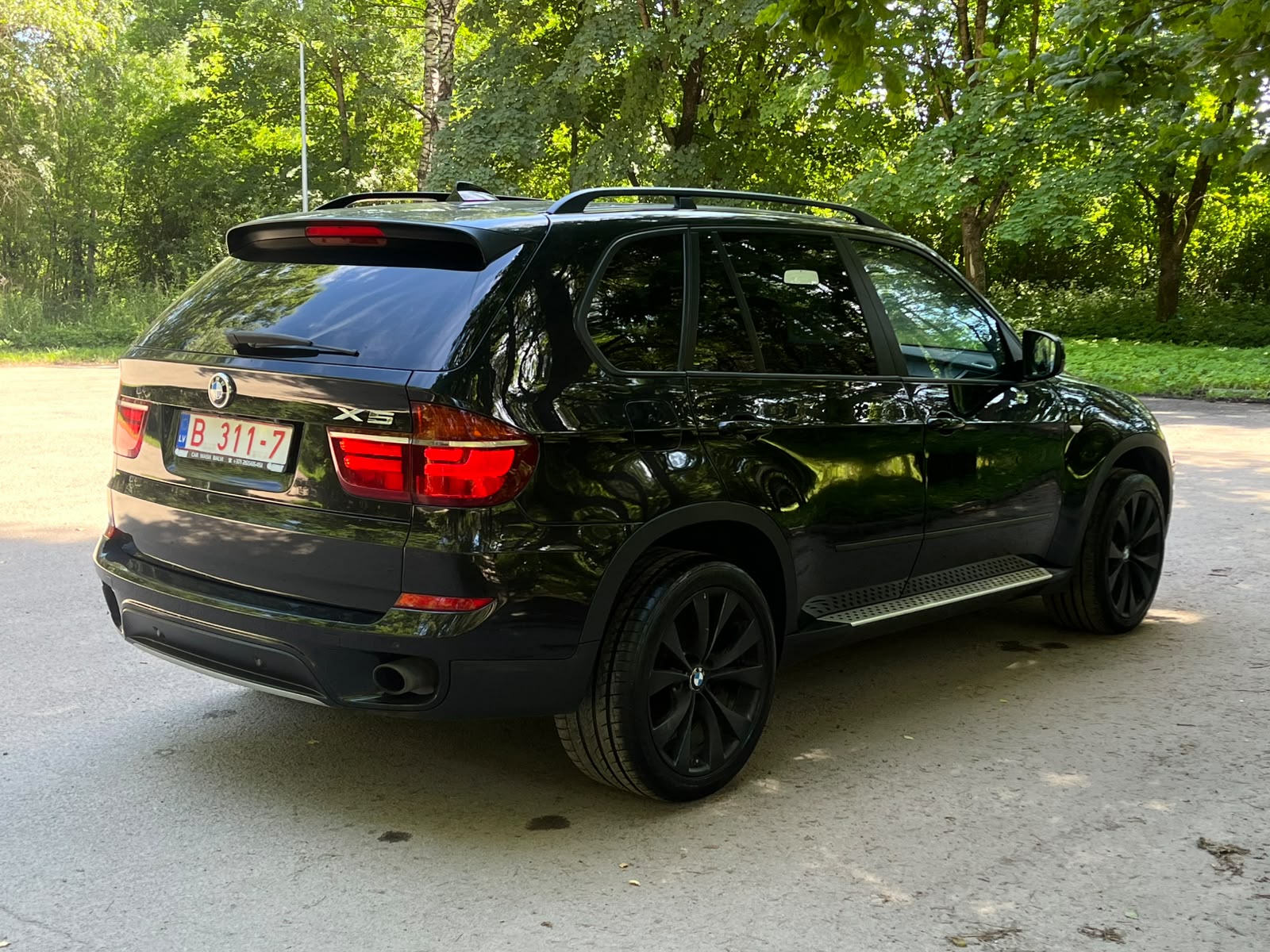 BMW X5 7-VIETAS