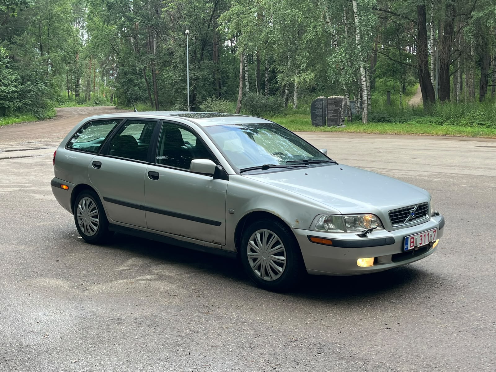 VOLVO V40