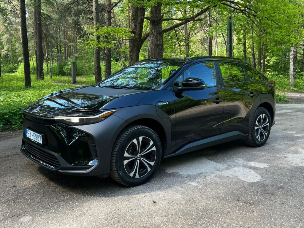 TOYOTA BZ4X ELEKTROMOBĪLIS