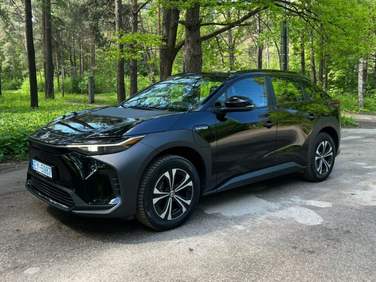 TOYOTA BZ4X ELEKTROMOBĪLIS