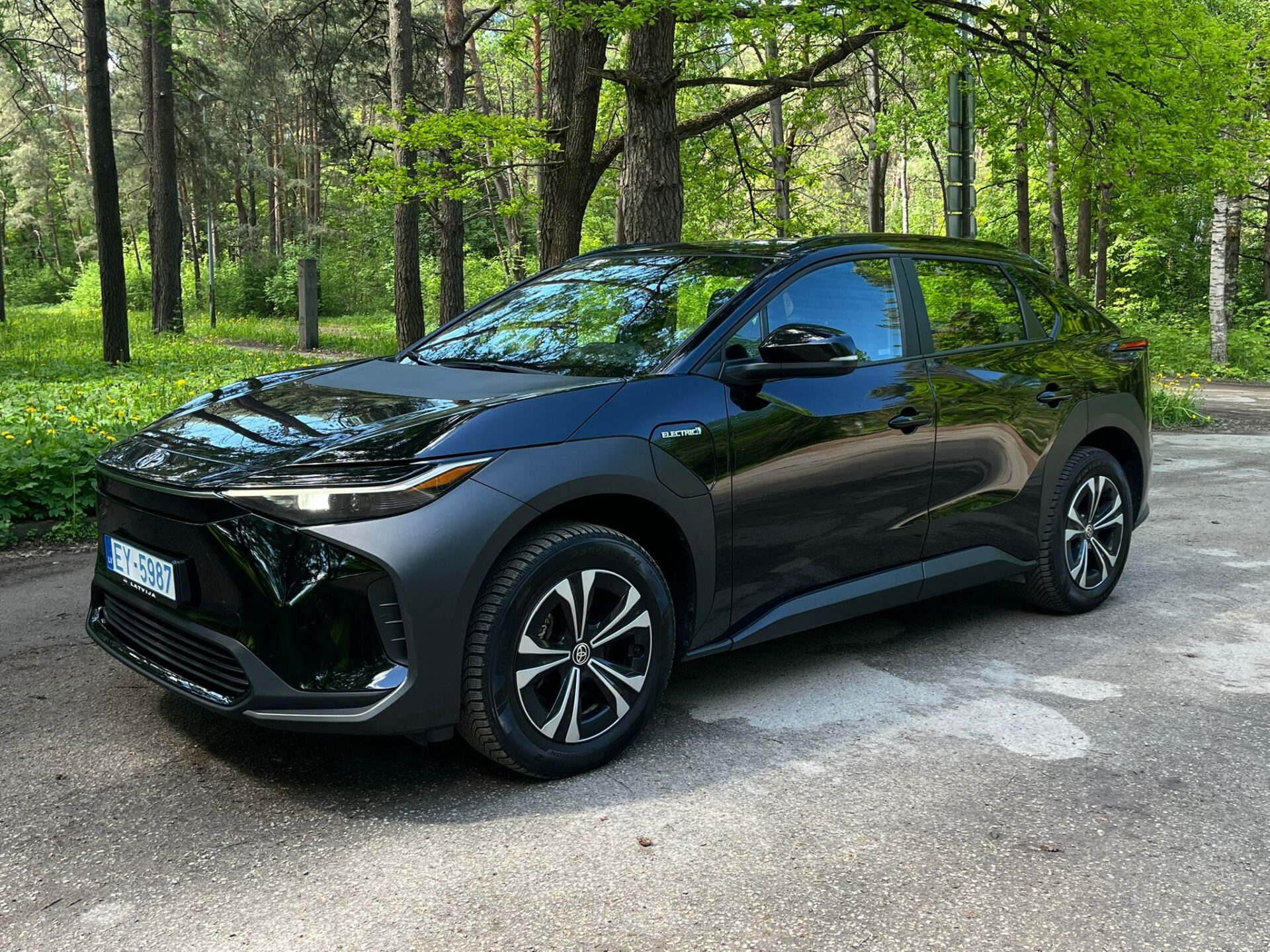TOYOTA BZ4X ELEKTROMOBĪLIS