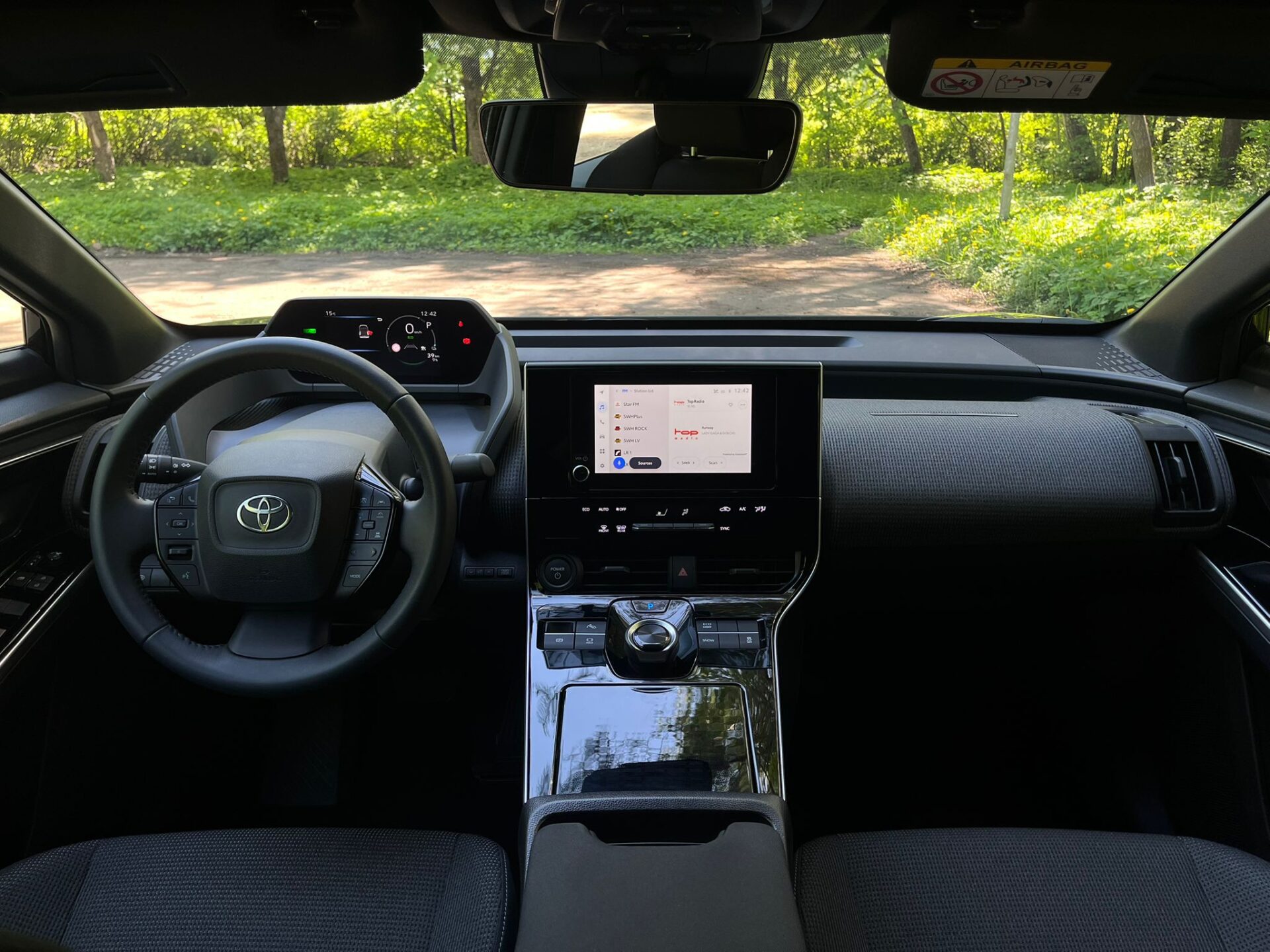 TOYOTA BZ4X ELEKTROMOBĪLIS
