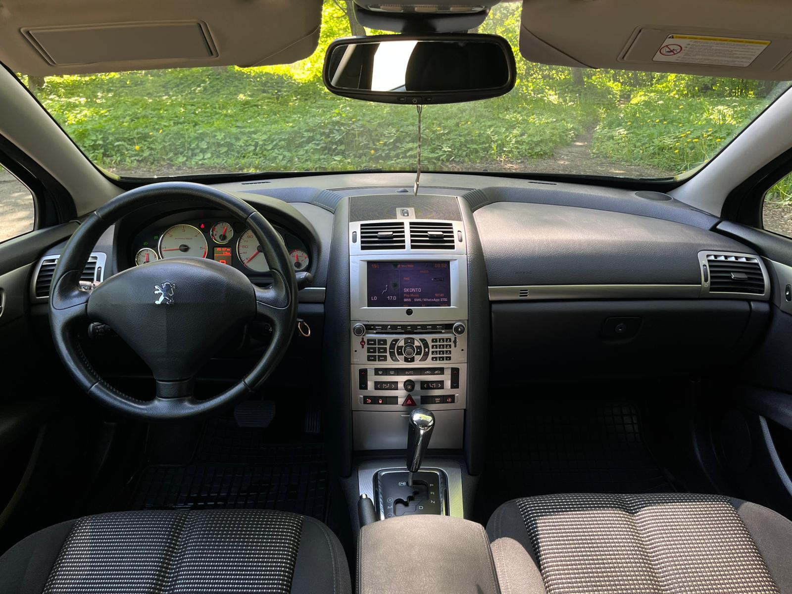 PEUGEOT 407
