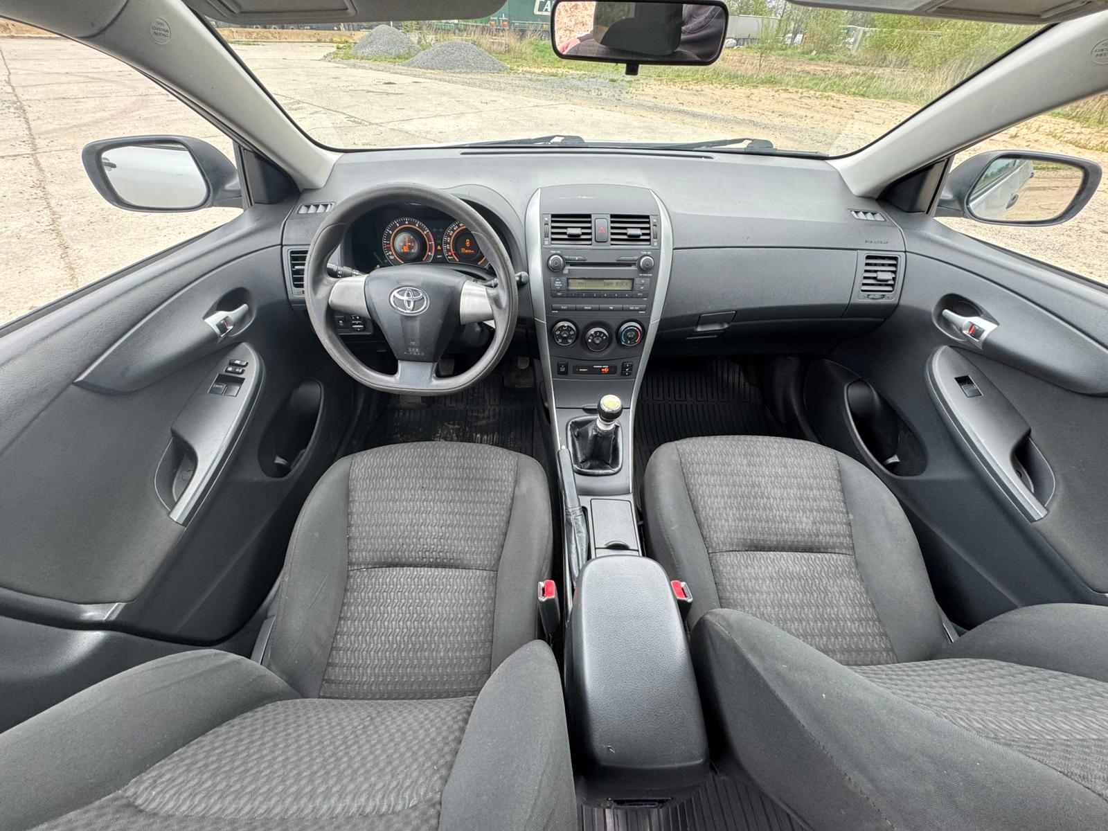 TOYOTA COROLLA