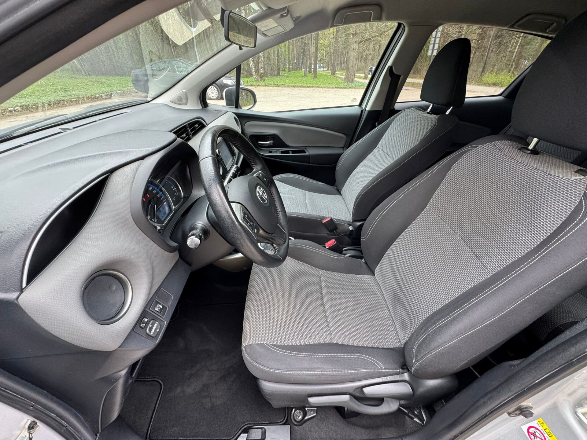 TOYOTA YARIS HYBRID