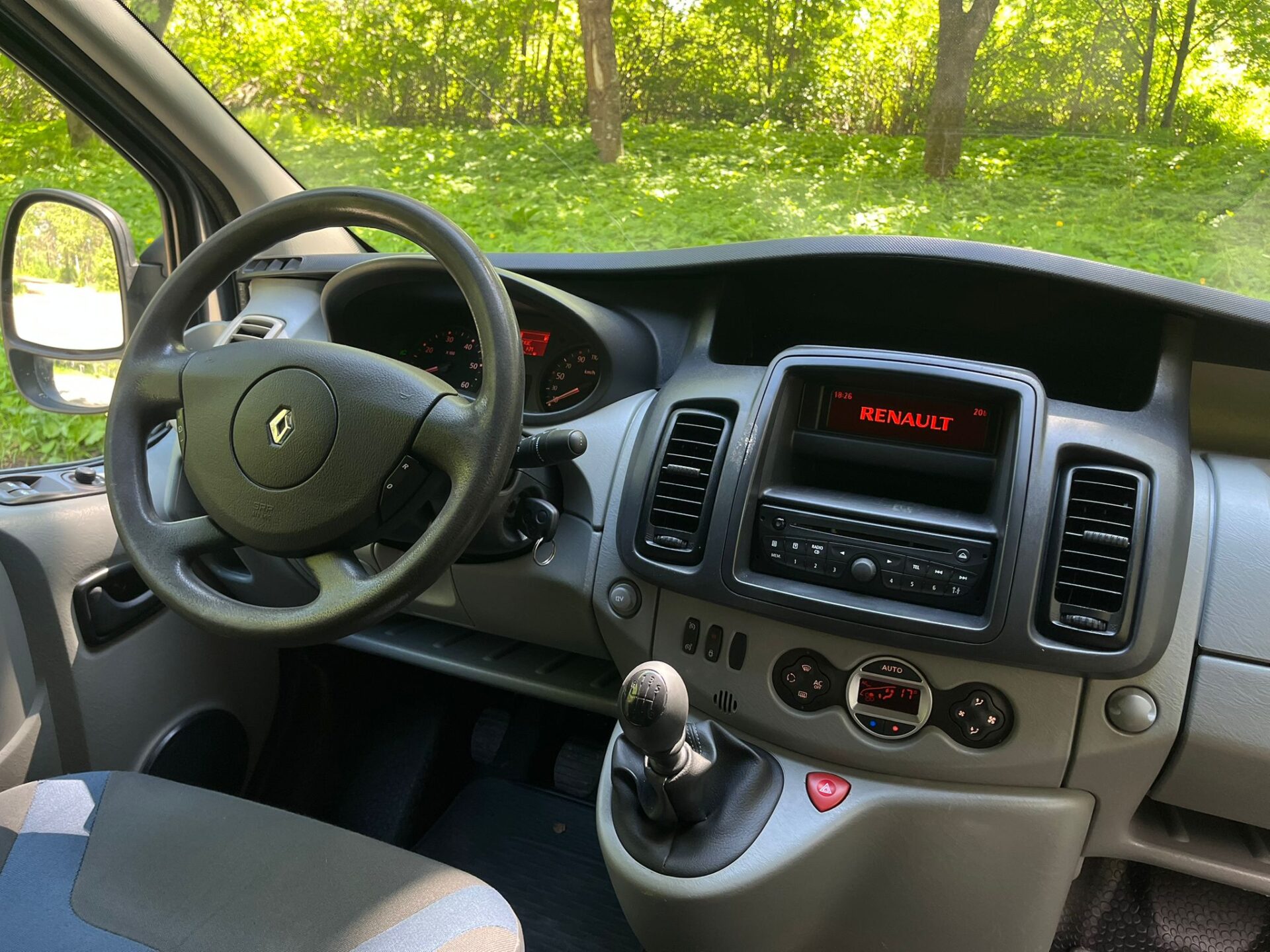 RENAULT TRAFIC KRAVAS BUSS-LATVIJĀ NAV EKSPLUATĒTS