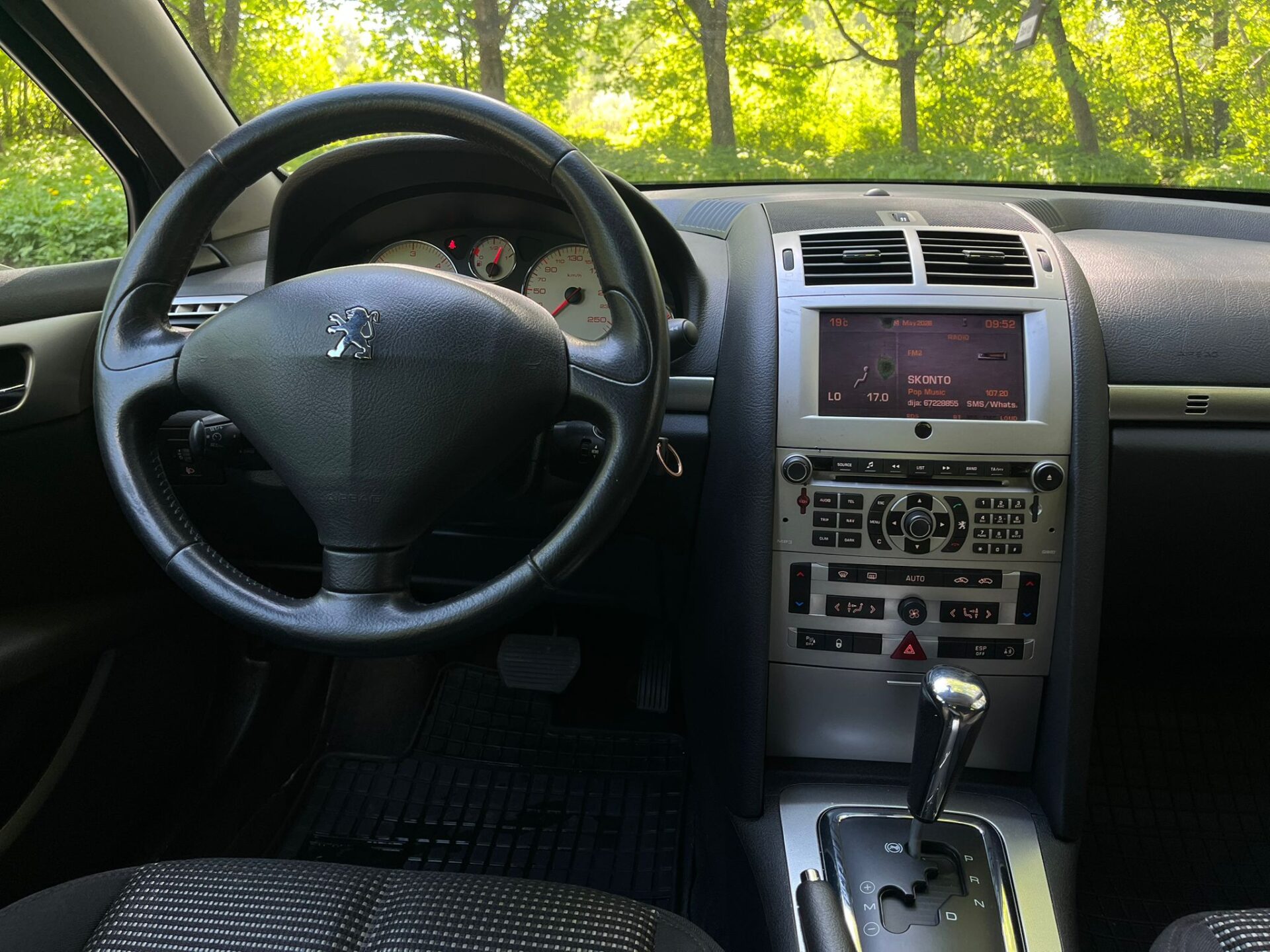 PEUGEOT 407