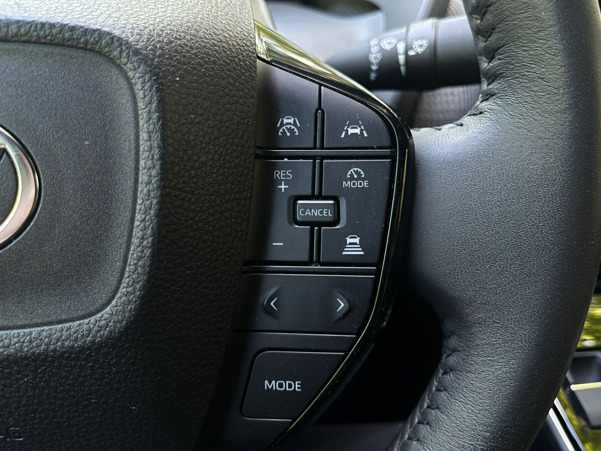 TOYOTA BZ4X ELEKTROMOBĪLIS