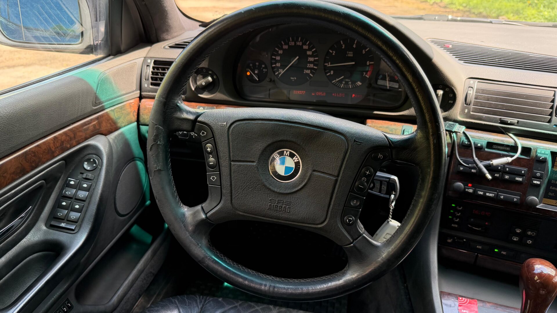 BMW 728