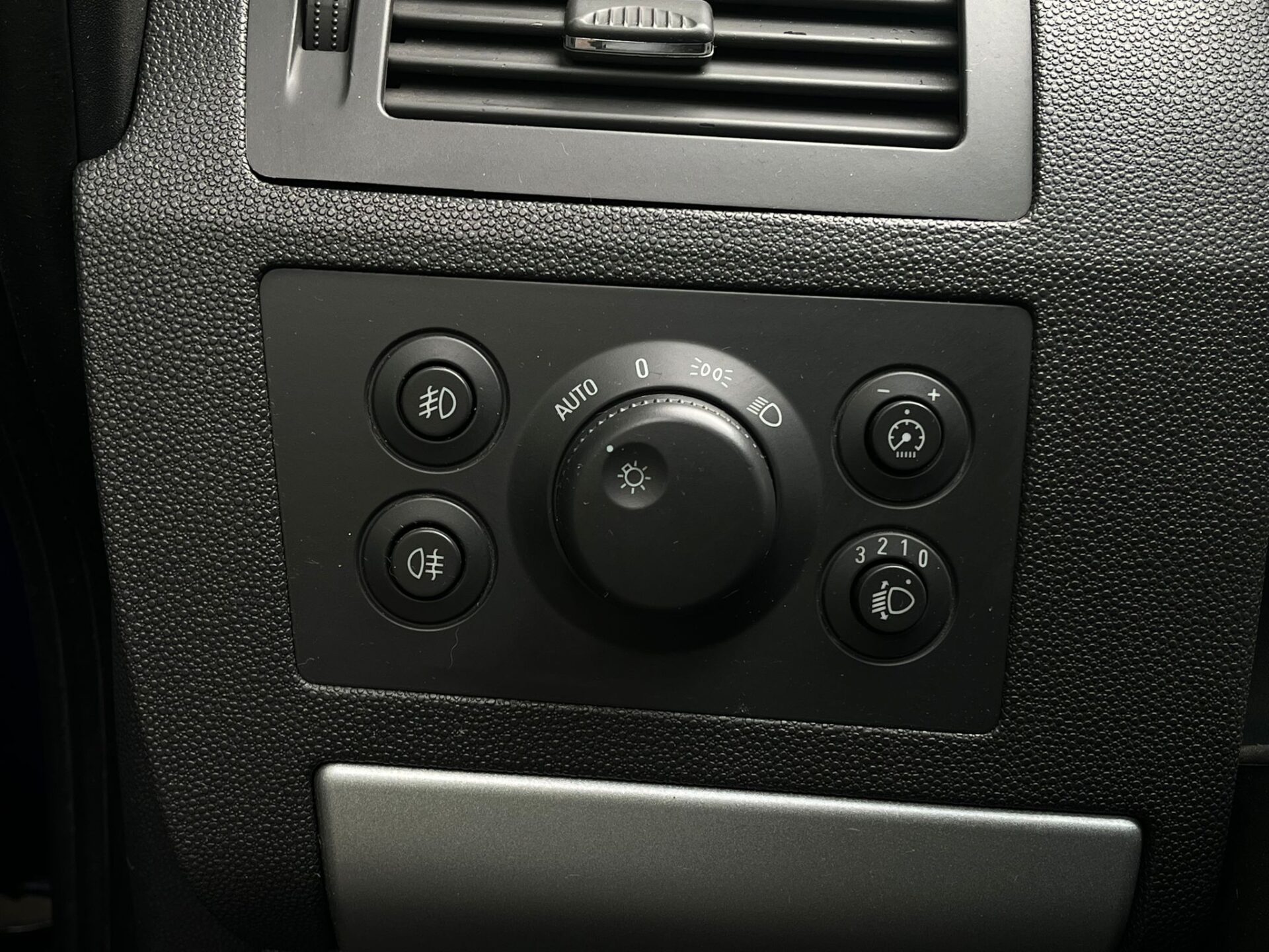 OPEL ZAFIRA 7-VIETAS