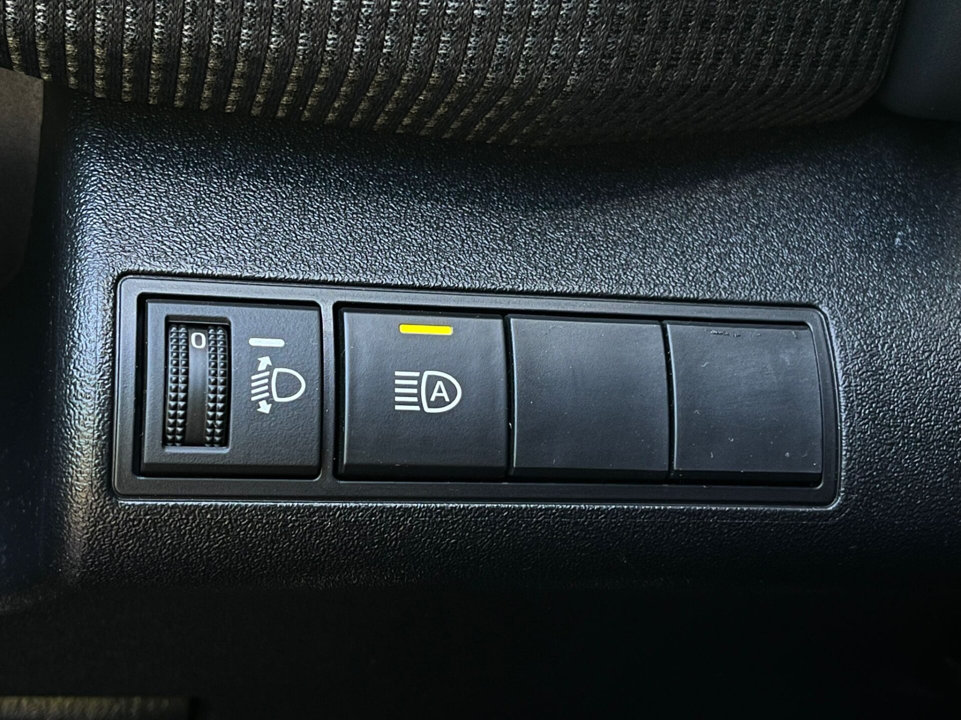 TOYOTA BZ4X ELEKTROMOBĪLIS