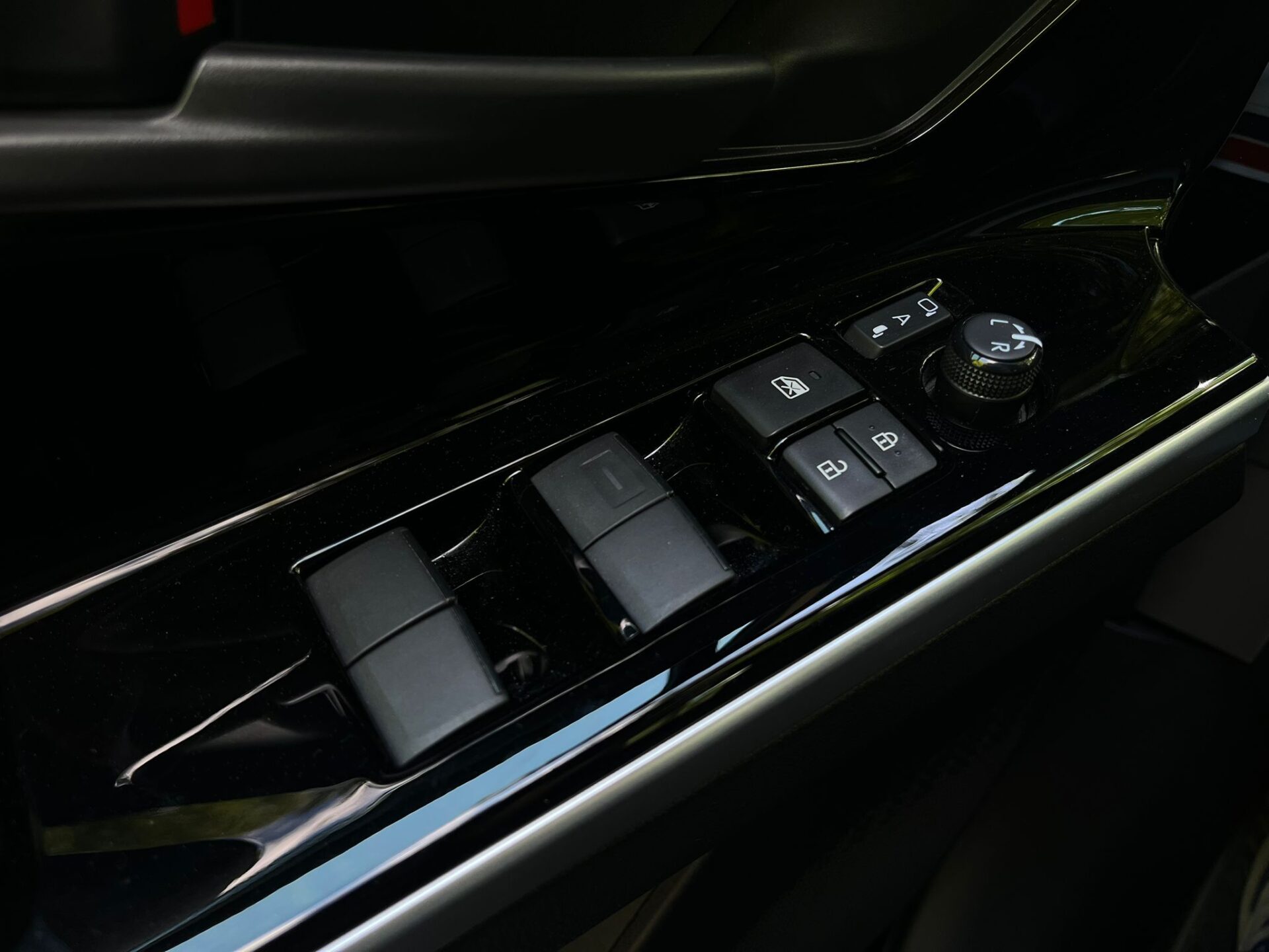 TOYOTA BZ4X ELEKTROMOBĪLIS