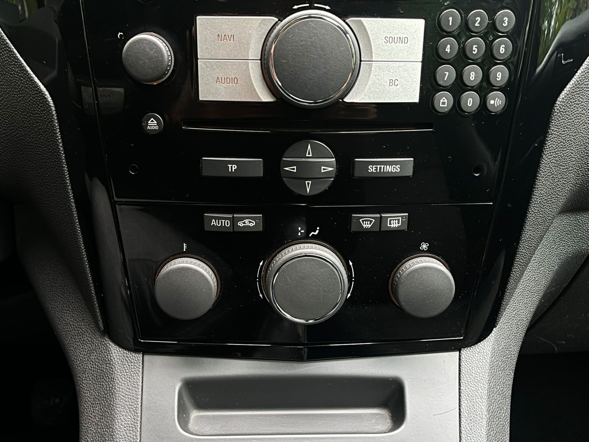 OPEL ZAFIRA 7-VIETAS