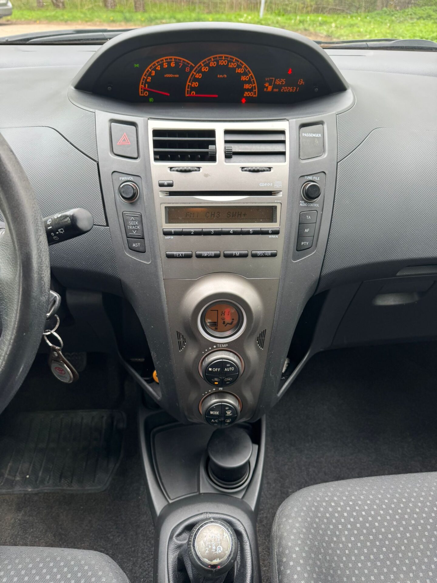 TOYOTA YARIS