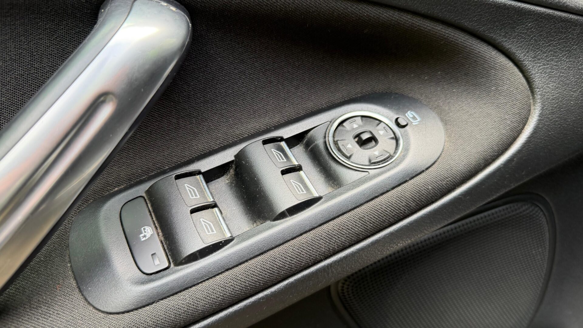 FORD GALAXY ST 7-VIETAS