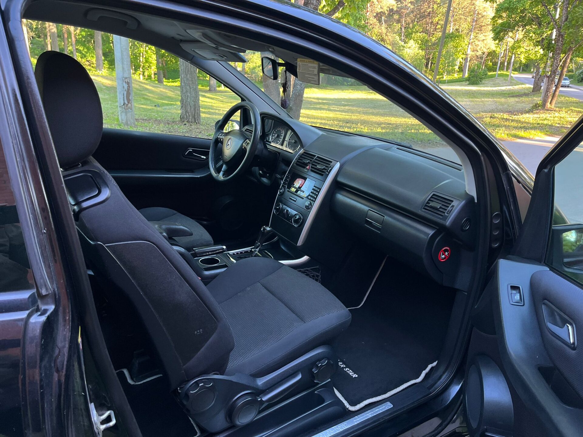 MERCEDES BENZ A180