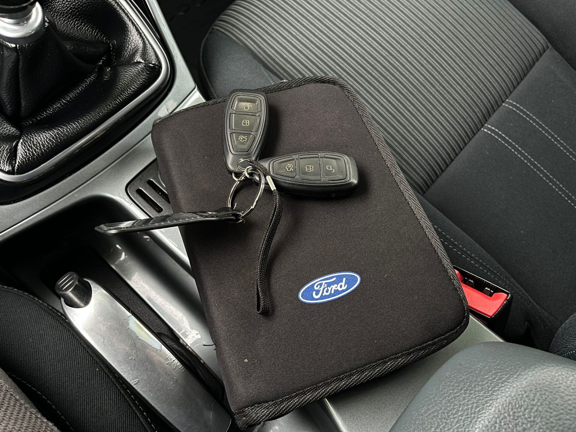 FORD GRAND C-MAX 7-VIETAS