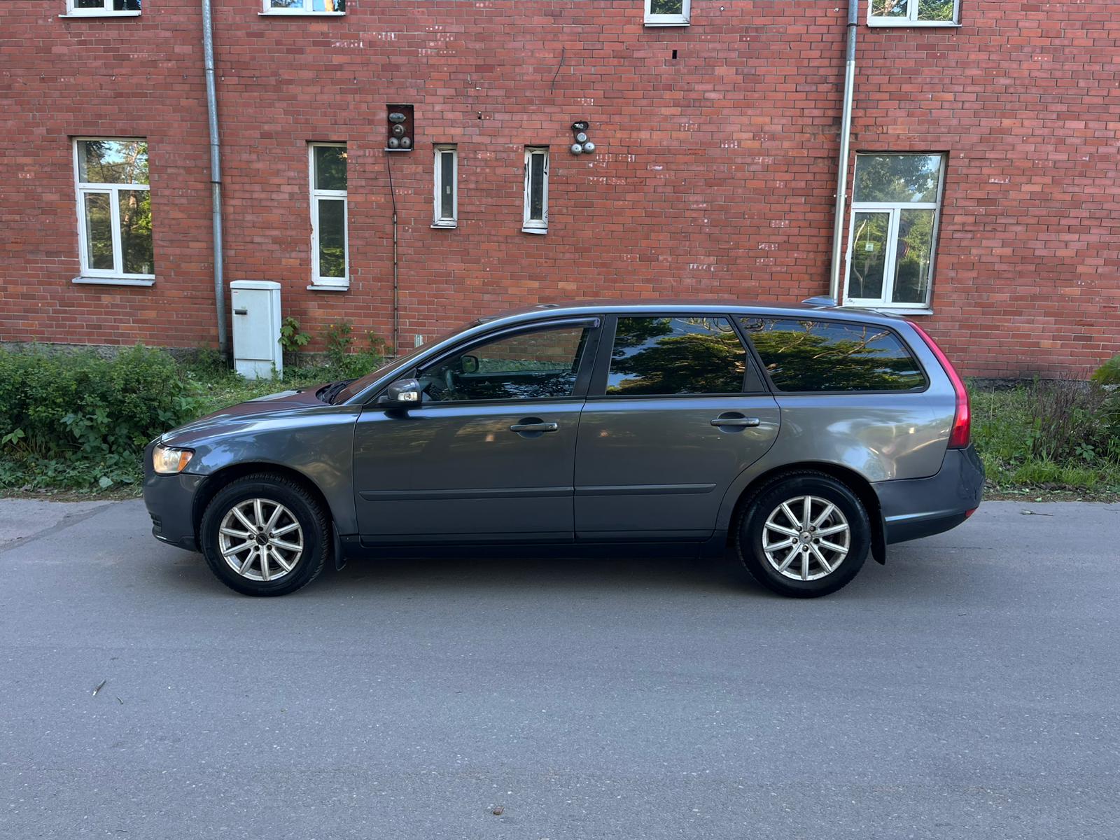 VOLVO V50