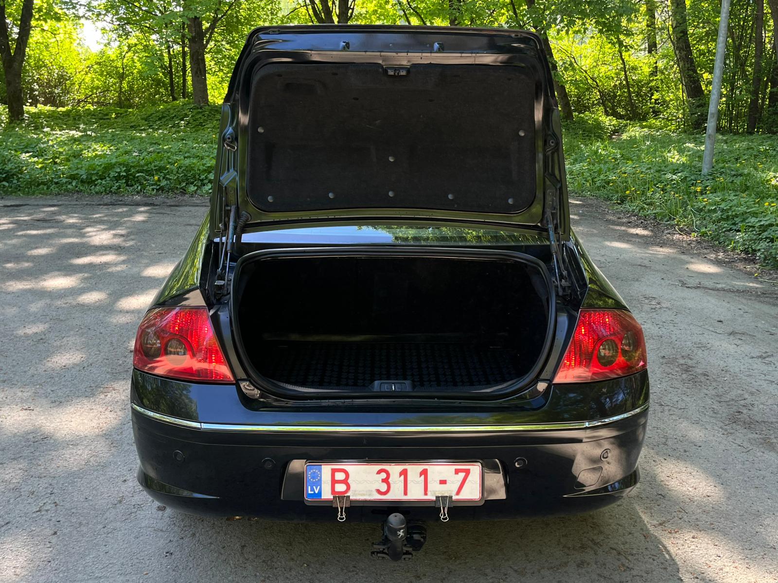 PEUGEOT 407