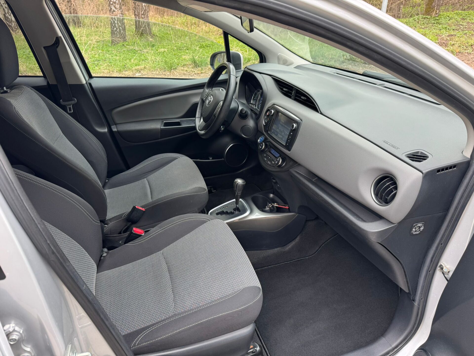 TOYOTA YARIS HYBRID