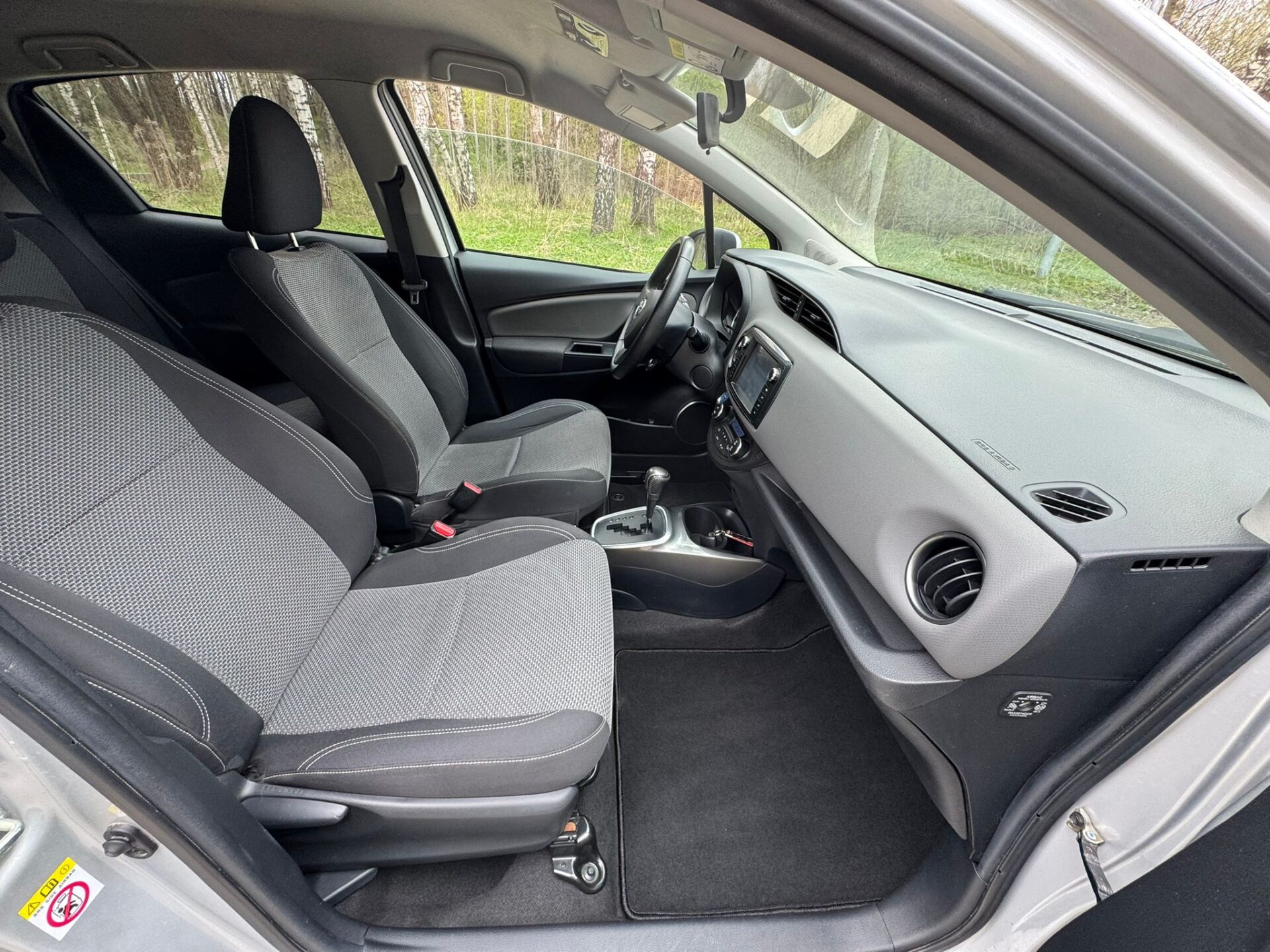 TOYOTA YARIS HYBRID