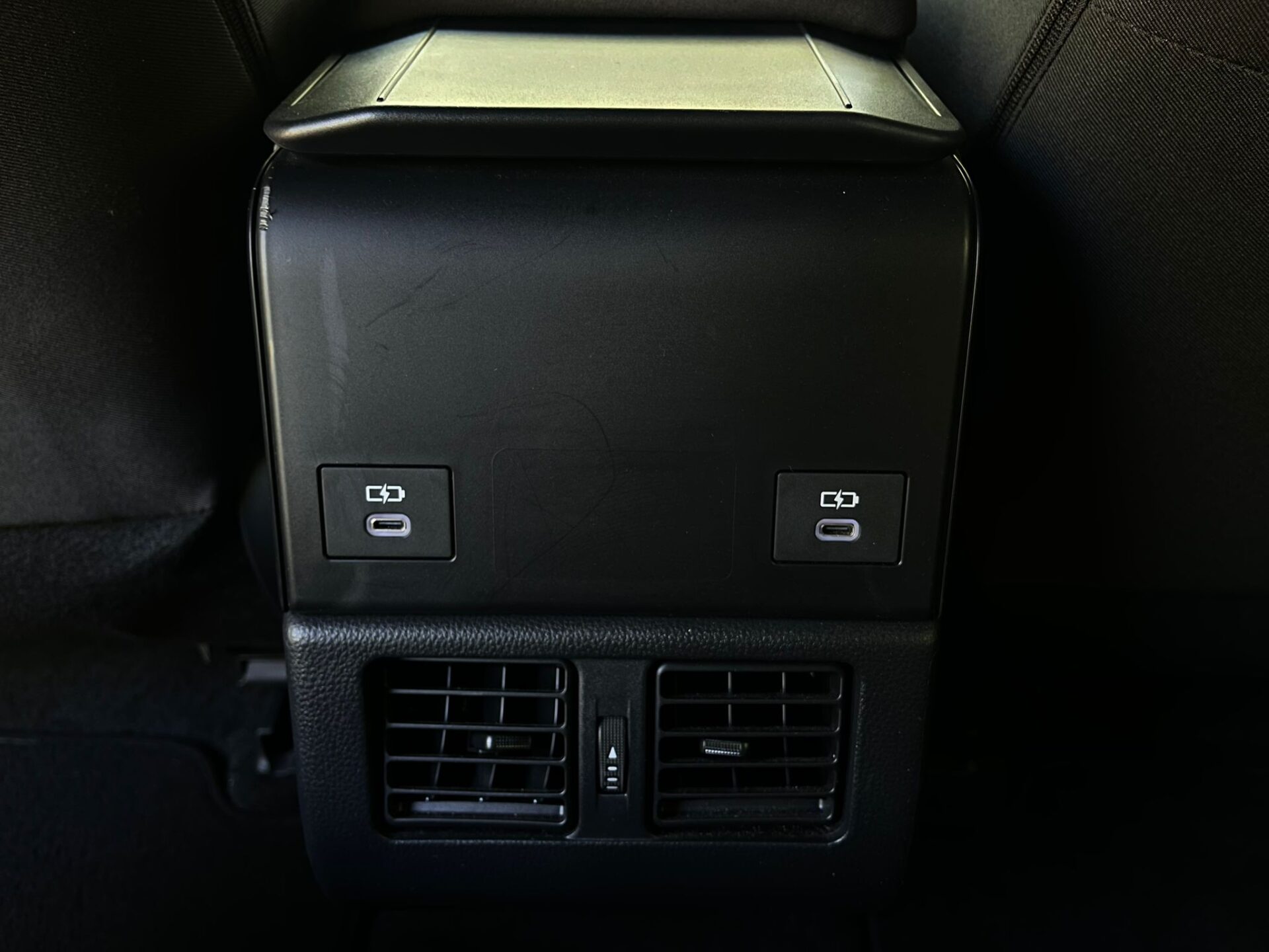 TOYOTA BZ4X ELEKTROMOBĪLIS