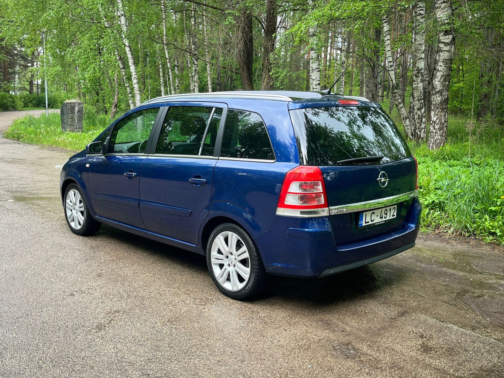 OPEL ZAFIRA 7-VIETAS