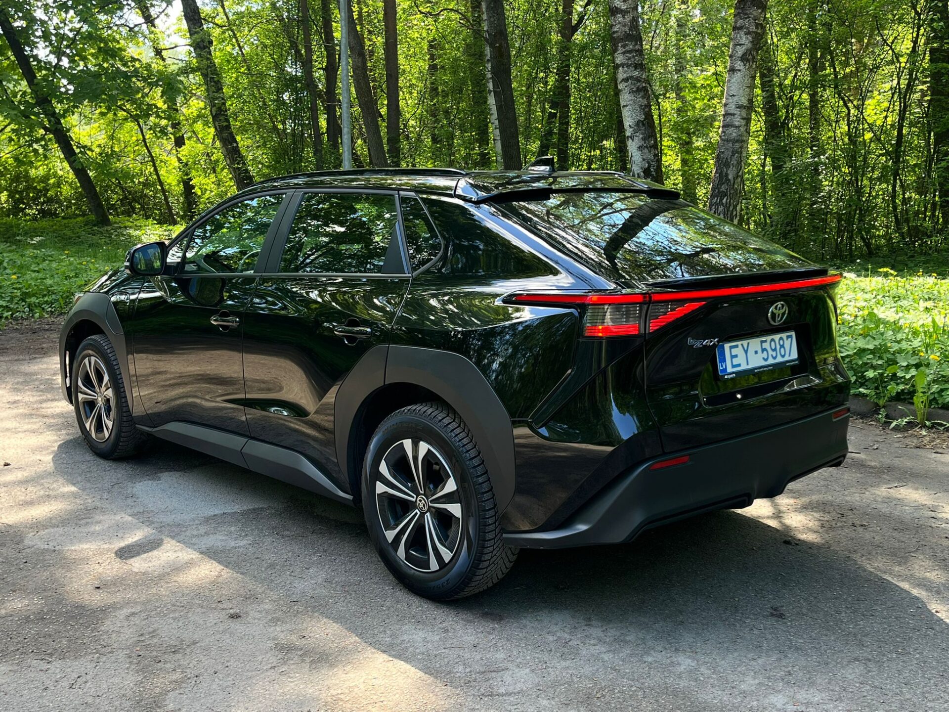 TOYOTA BZ4X ELEKTROMOBĪLIS