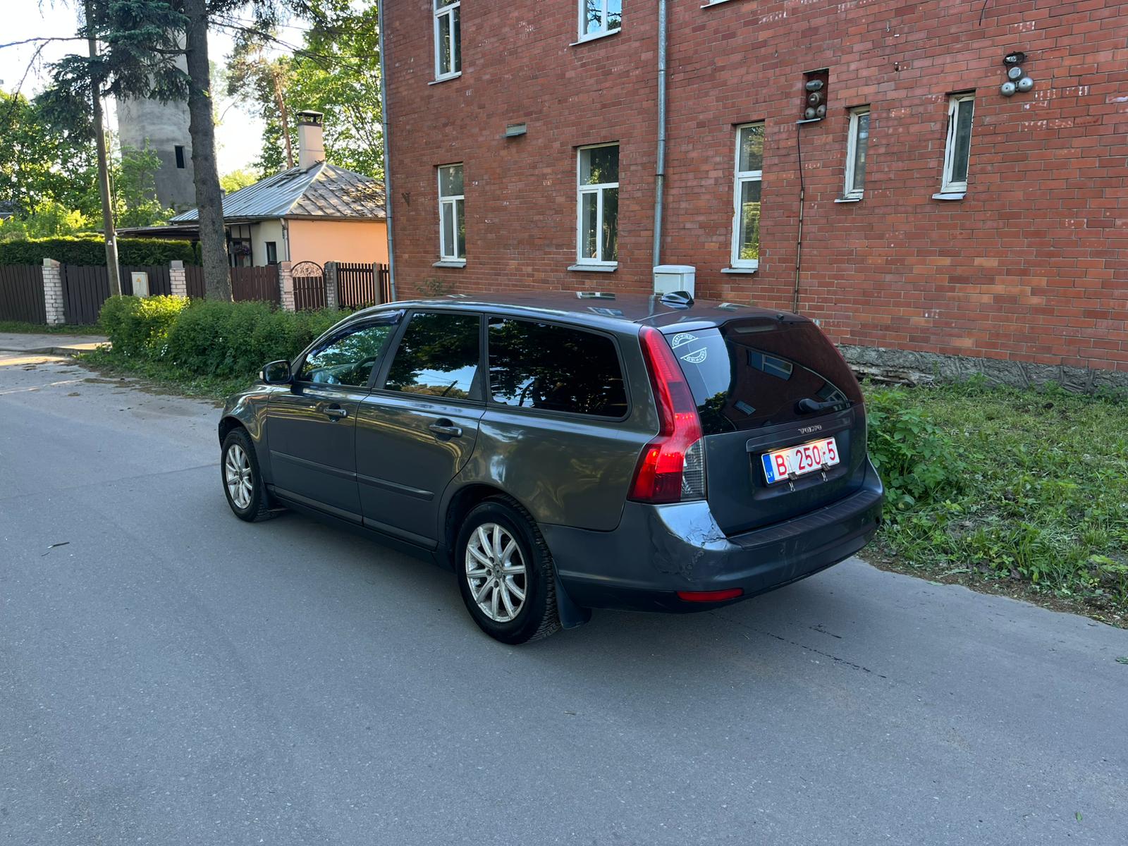 VOLVO V50