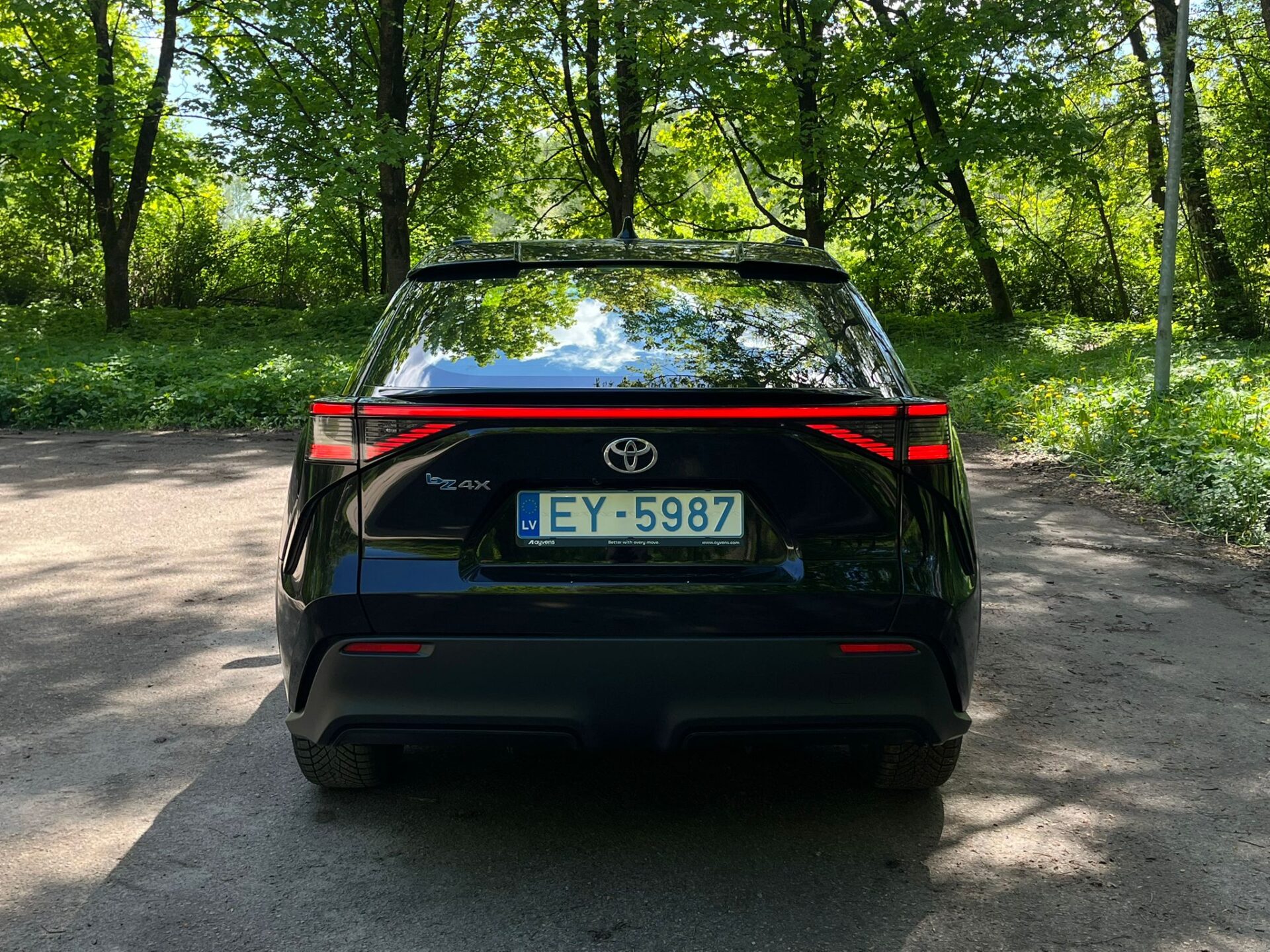 TOYOTA BZ4X ELEKTROMOBĪLIS