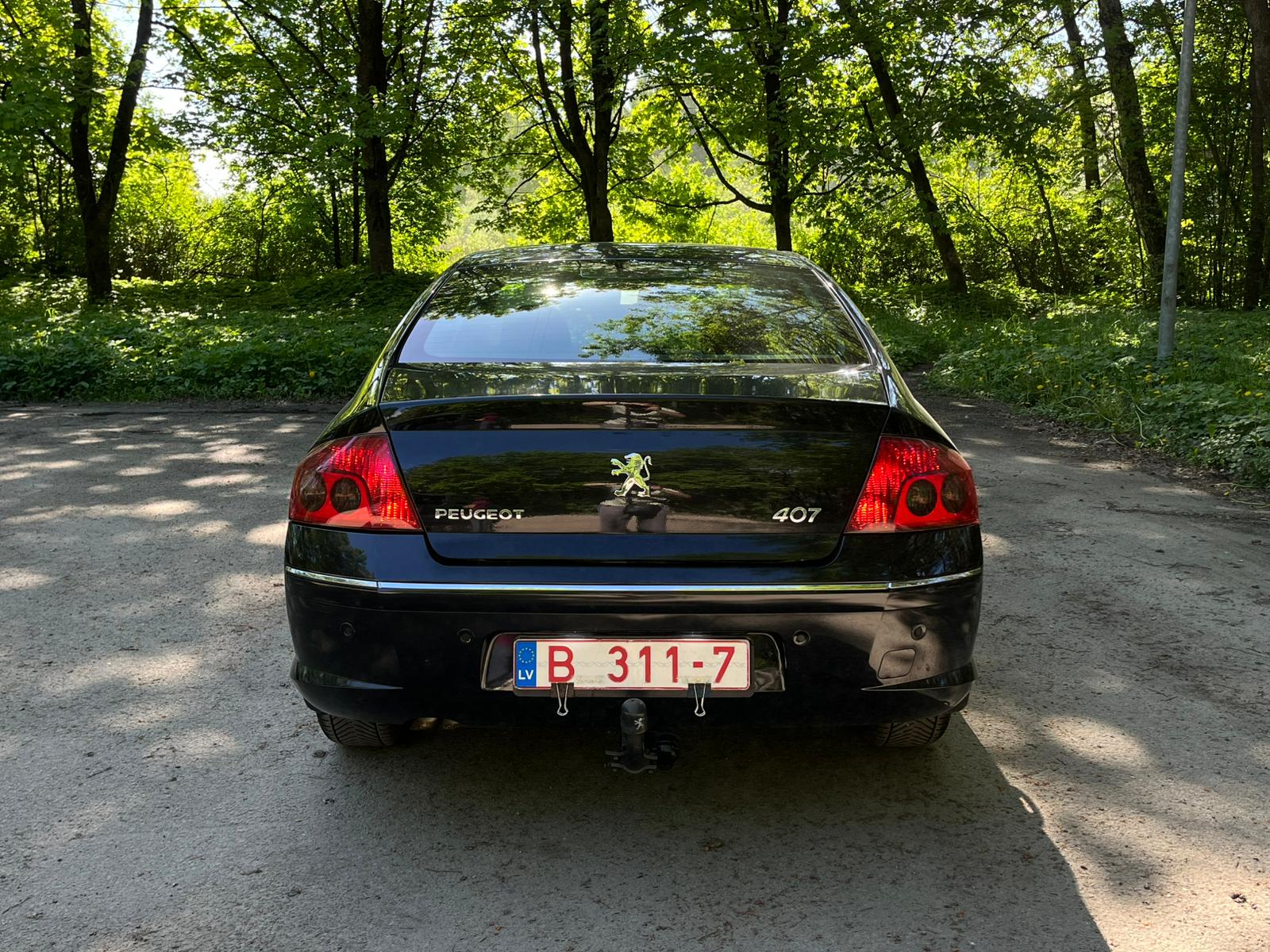 PEUGEOT 407