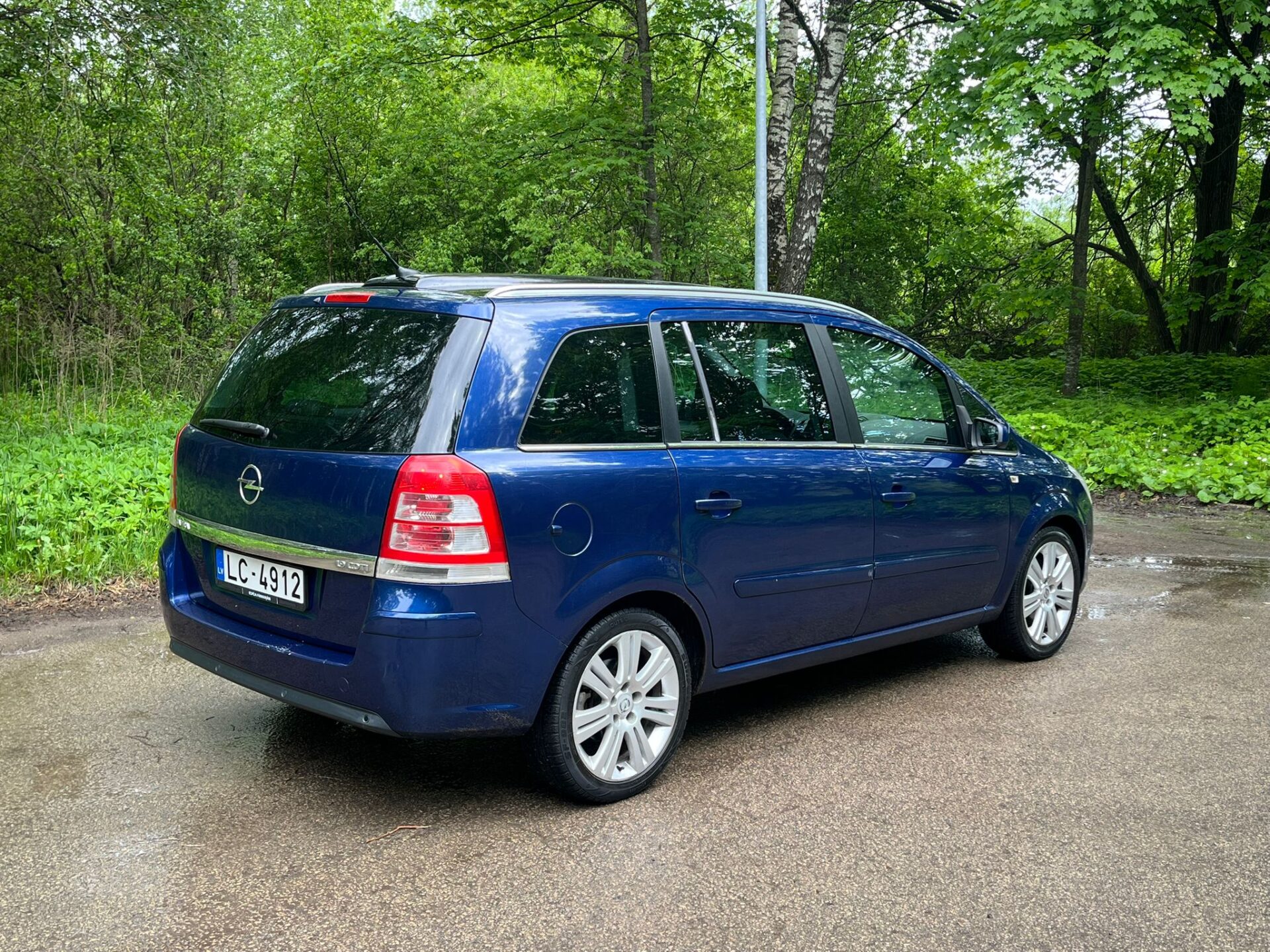 OPEL ZAFIRA 7-VIETAS