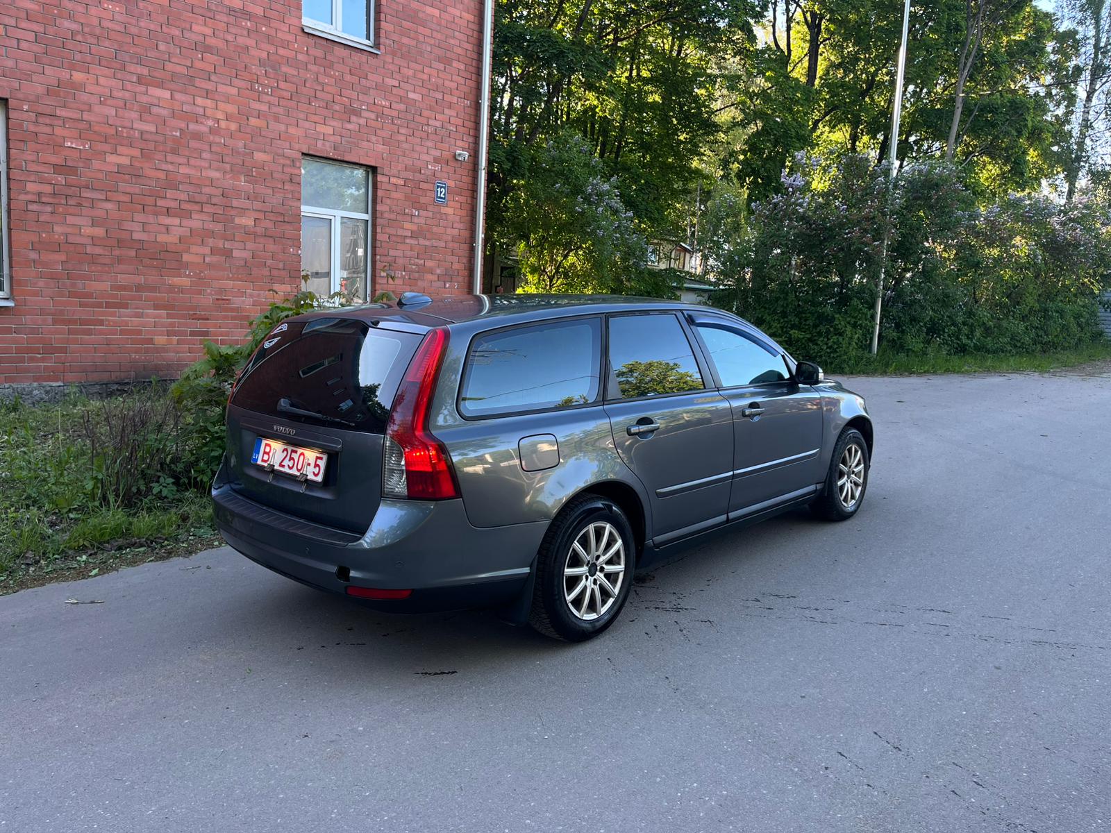 VOLVO V50