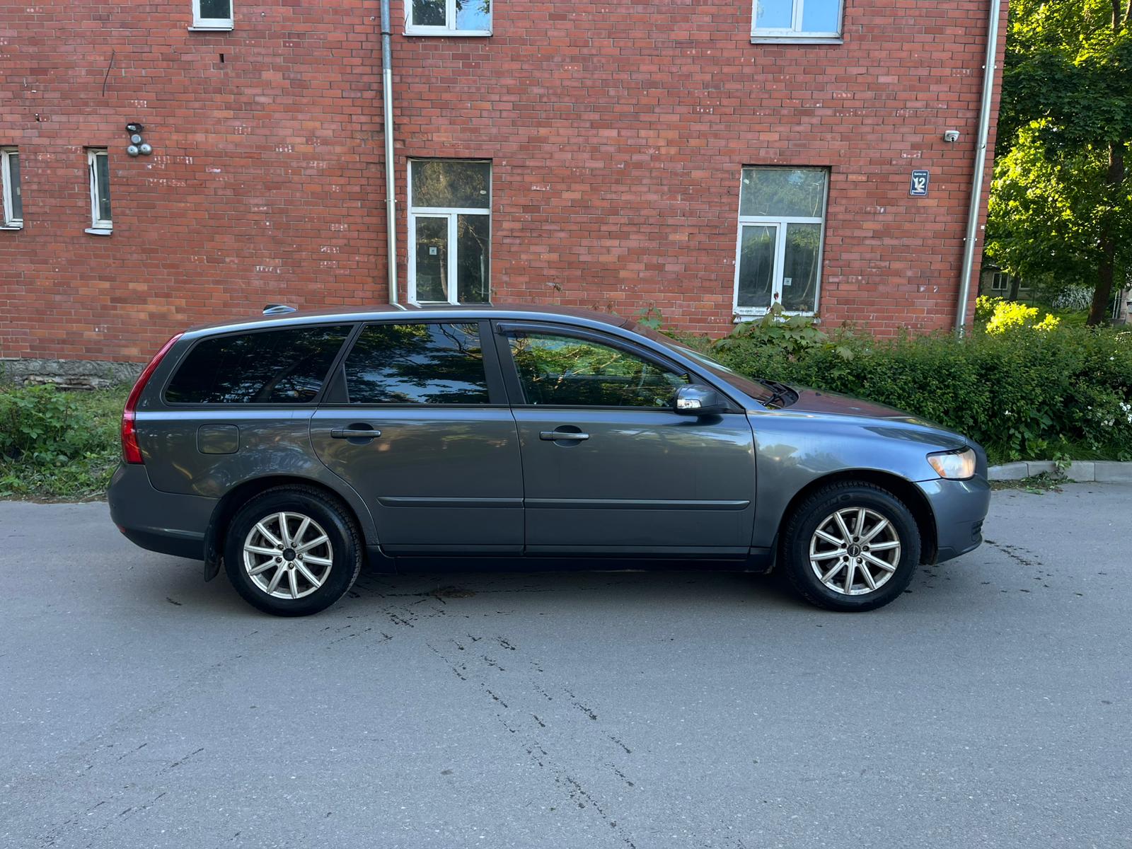 VOLVO V50