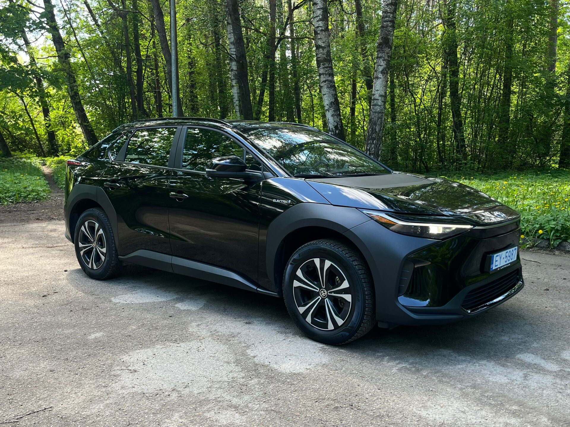 TOYOTA BZ4X ELEKTROMOBĪLIS