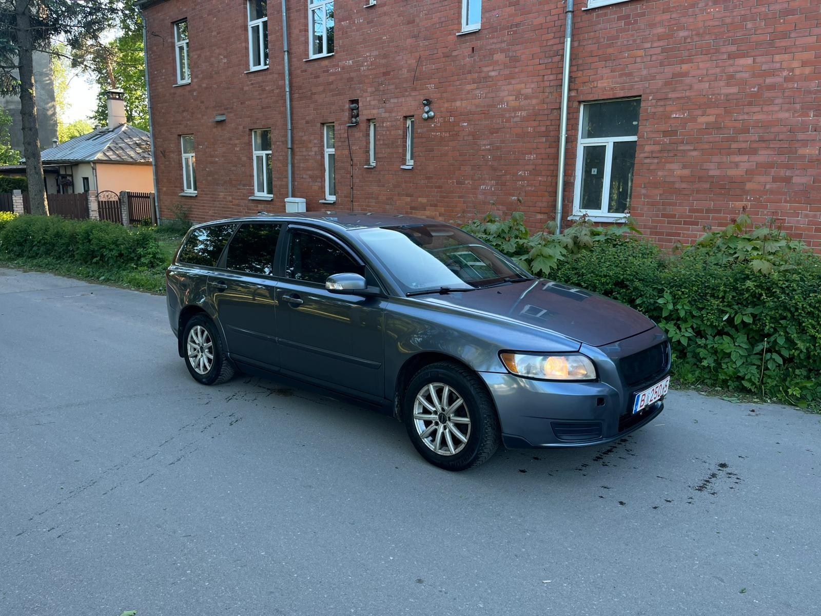 VOLVO V50