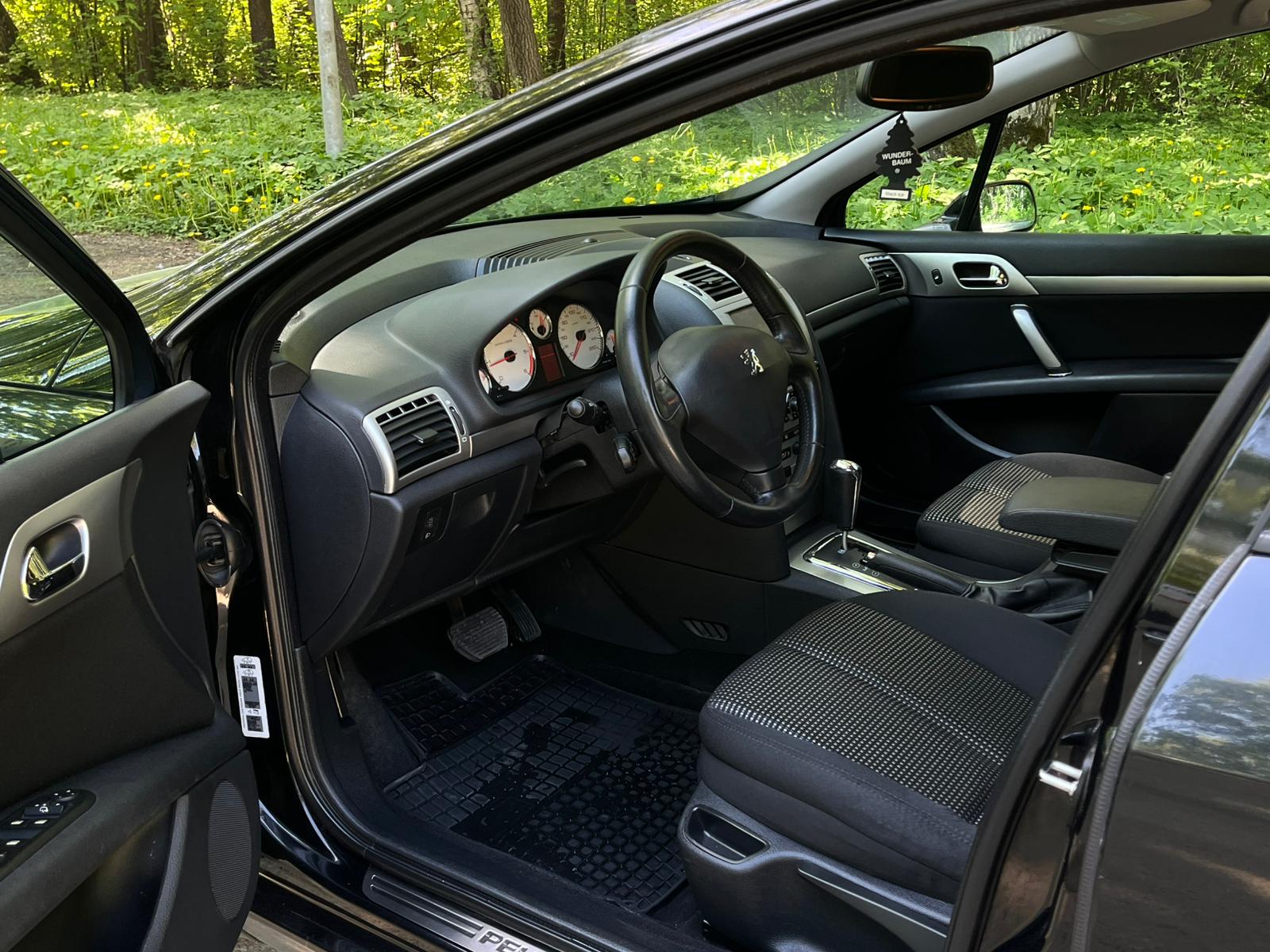 PEUGEOT 407
