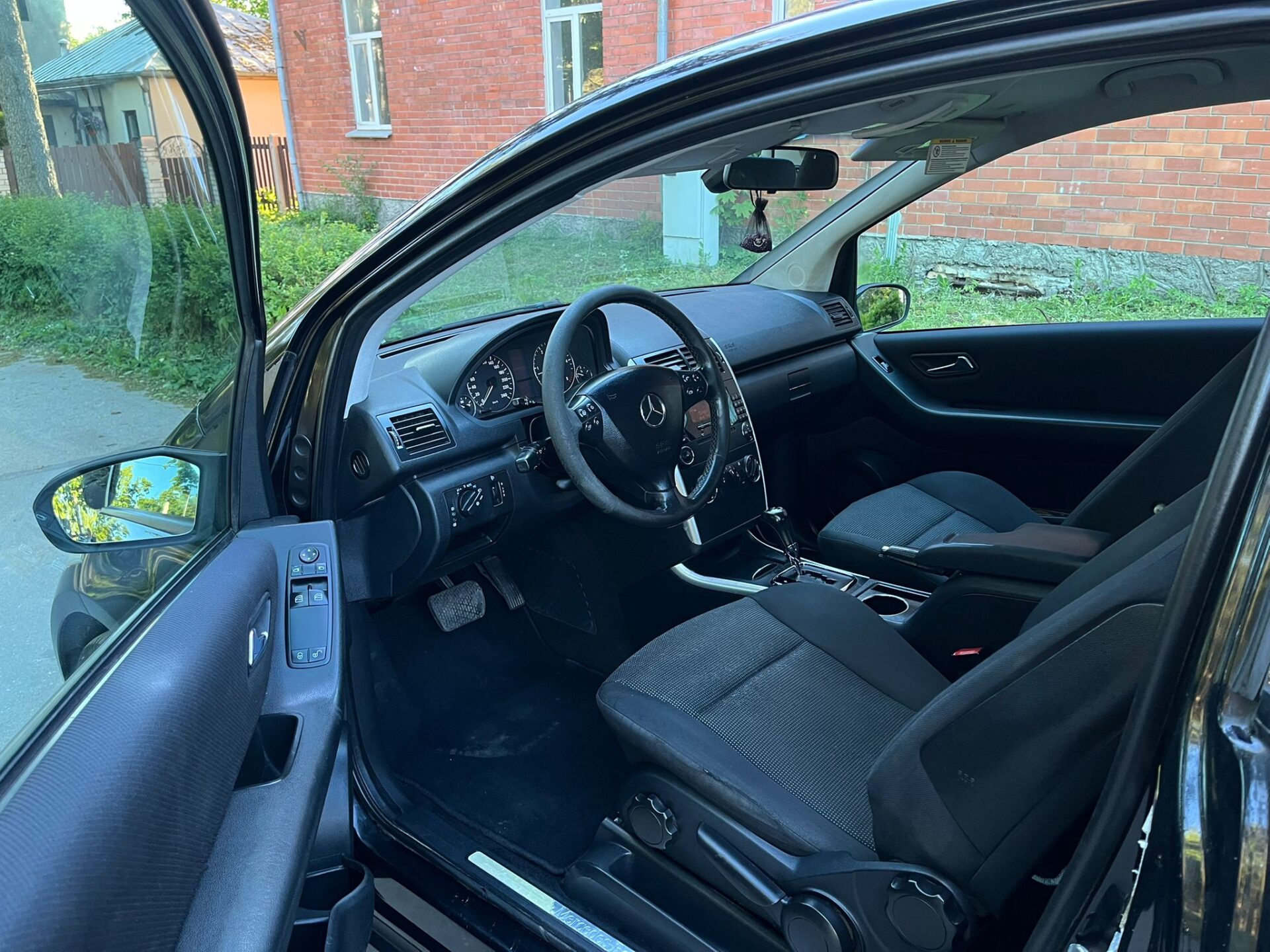 MERCEDES BENZ A180