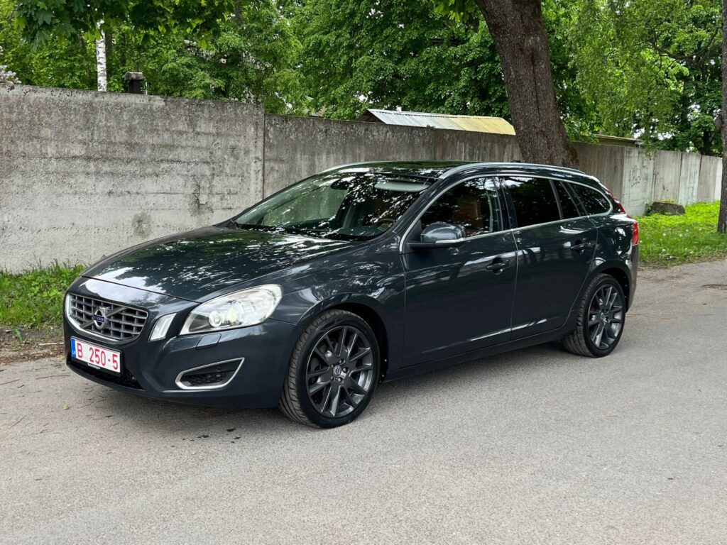 VOLVO V60 SUMMUM