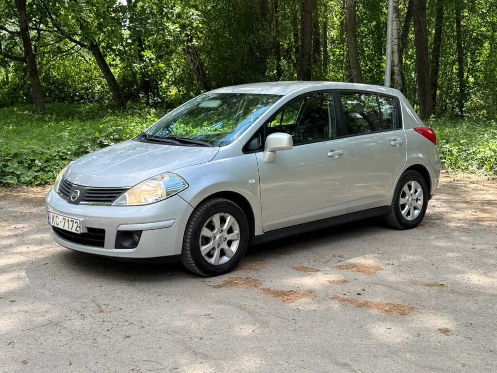 NISSAN TIIDA