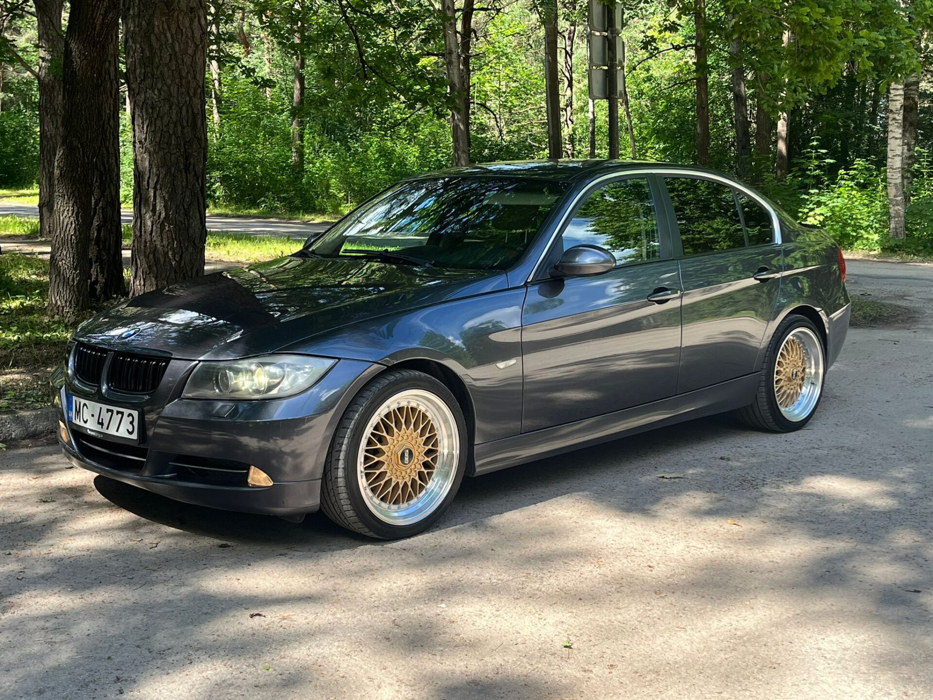 BMW 330 E90