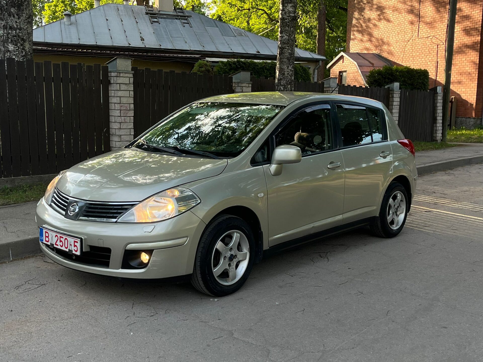 NISSAN TIIDA
