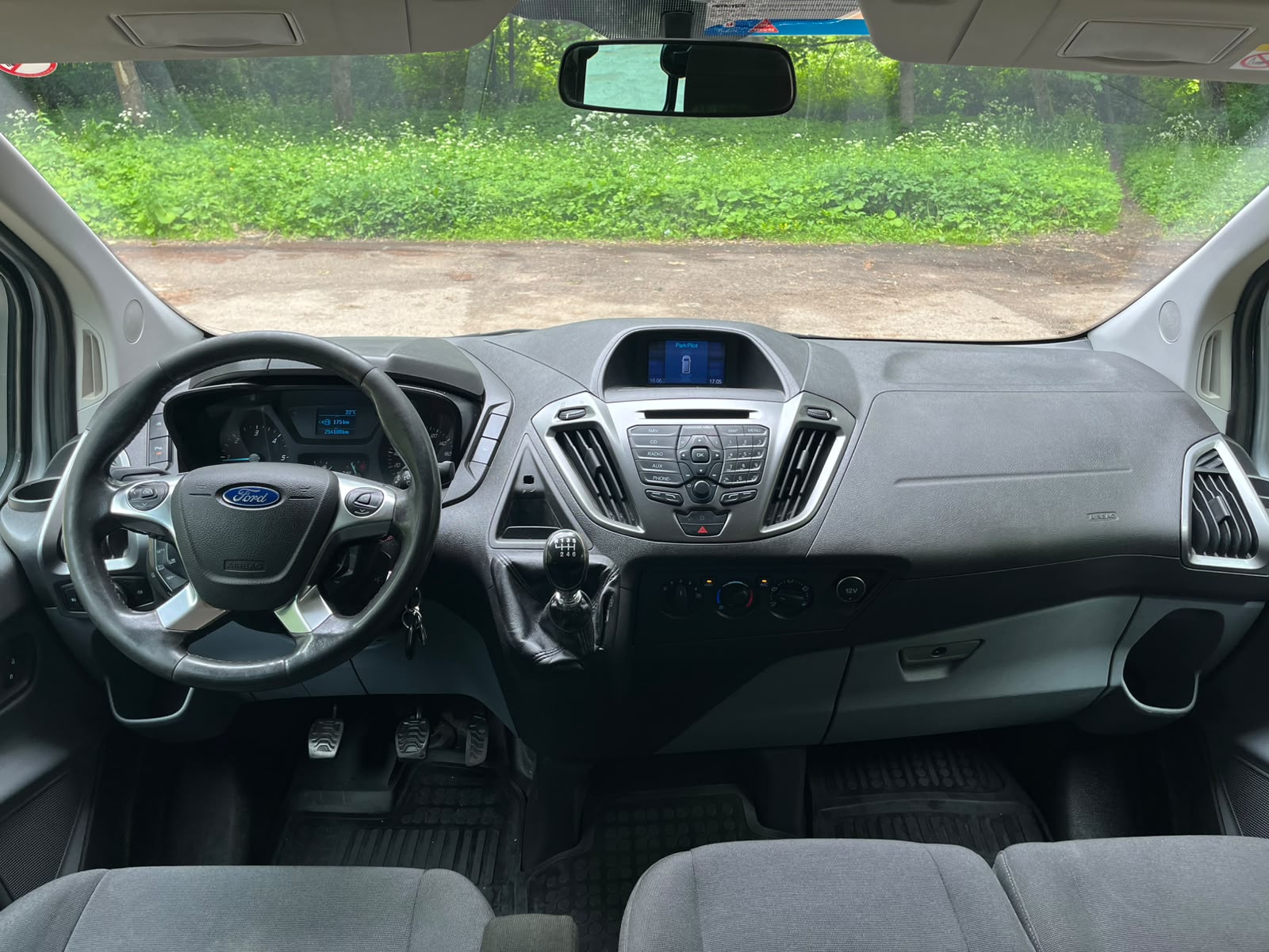 FORD TRANSIT CUSTOM 8-VIETAS