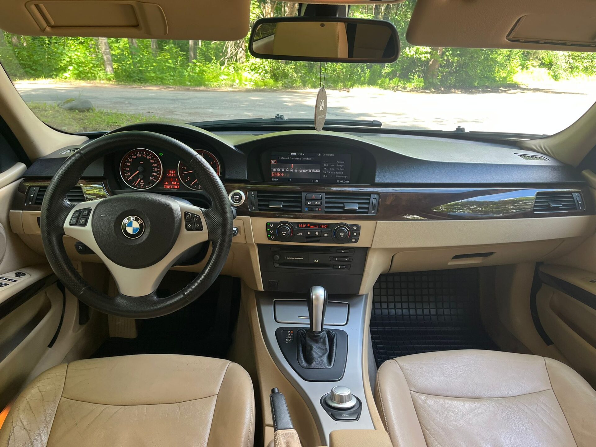 BMW 330 E90