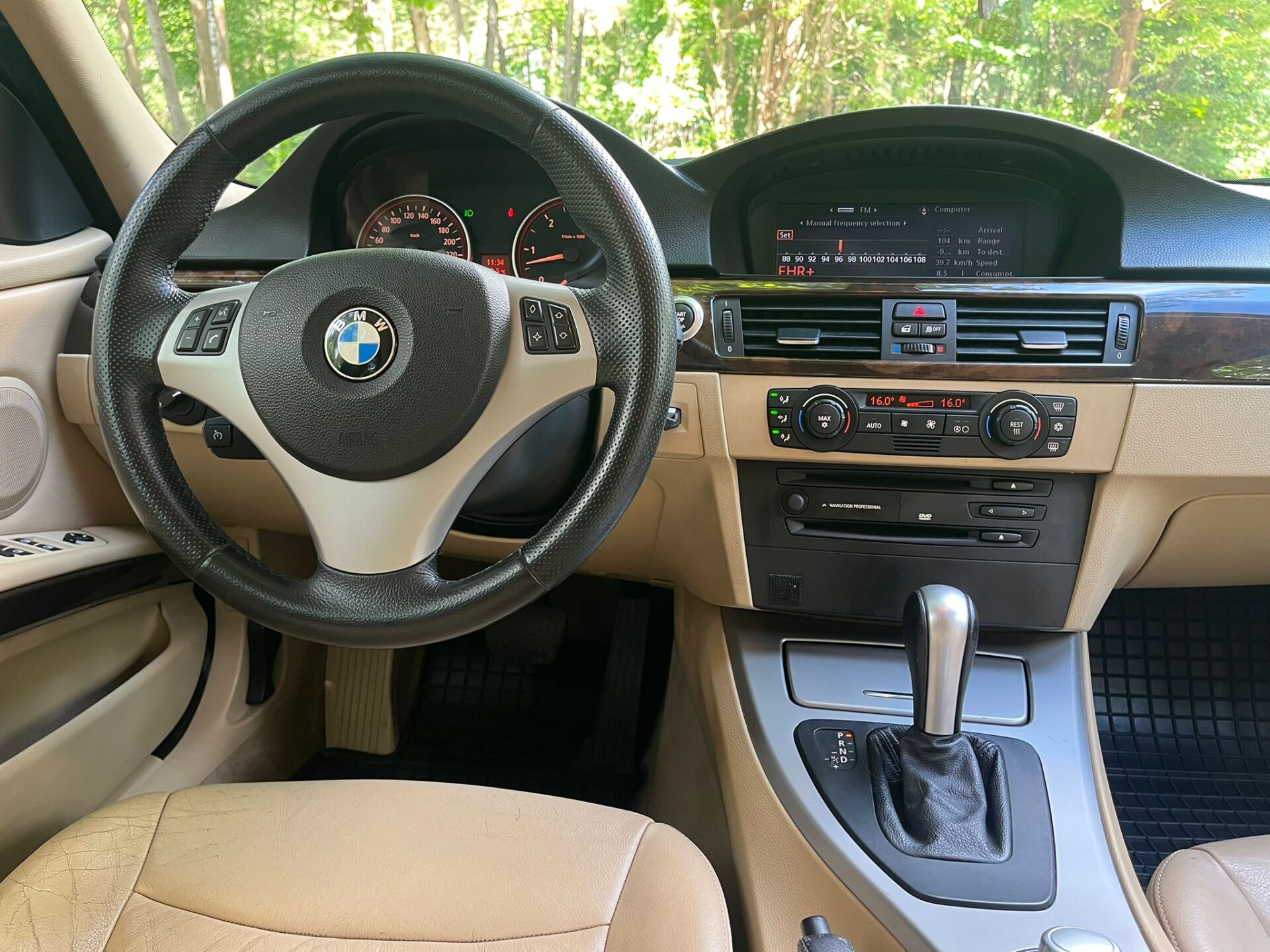 BMW 330 E90
