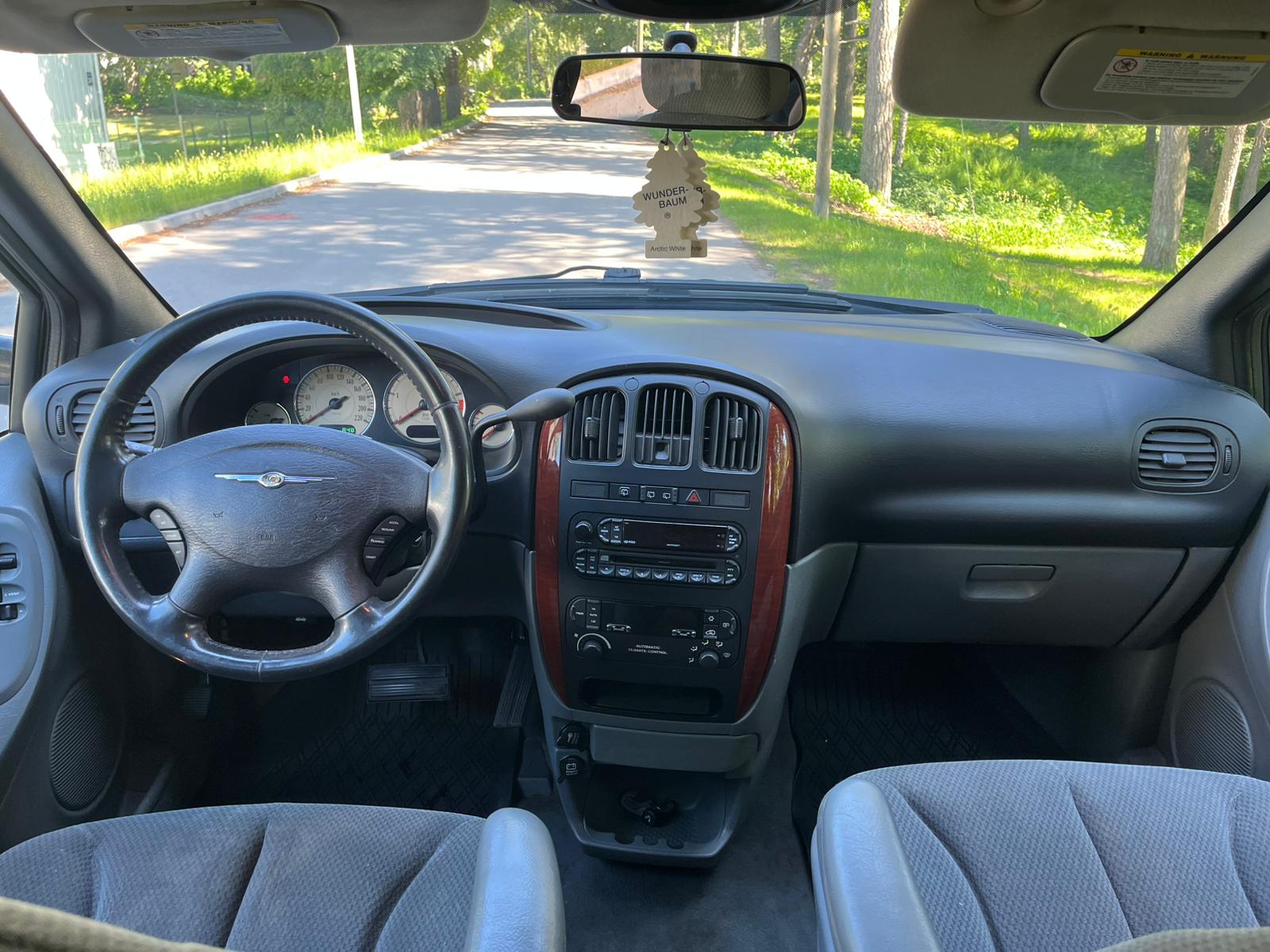 CHRYSLER VOYAGER 7-VIETAS