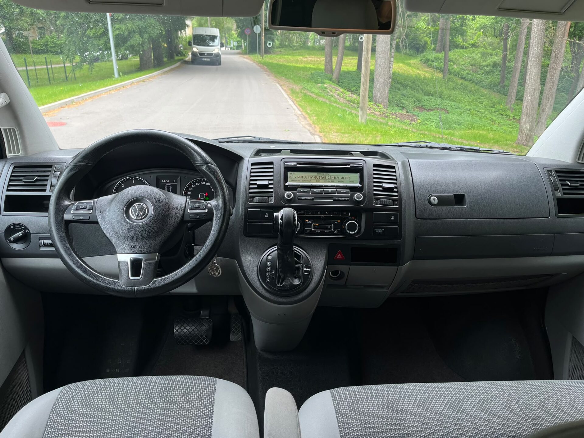 VW CARAVELLE 9-VIETAS